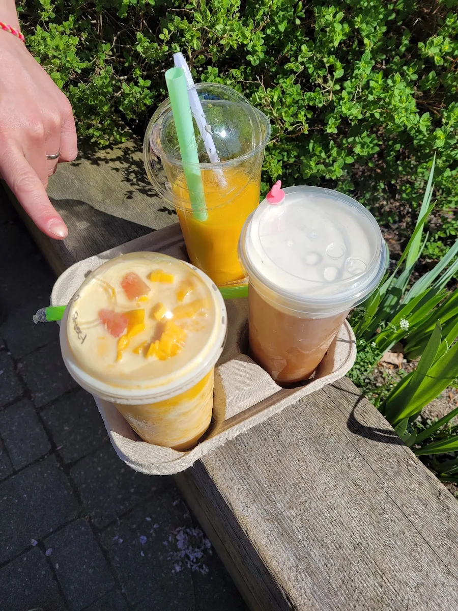 Mango Pomelo Sago in a Cup 杨枝甘露 and Cheese Foam Tea Roasted Oolong